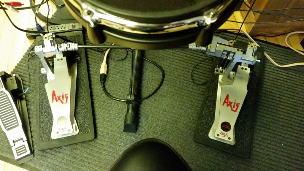 Axis AL-2 pedals on isolation pads